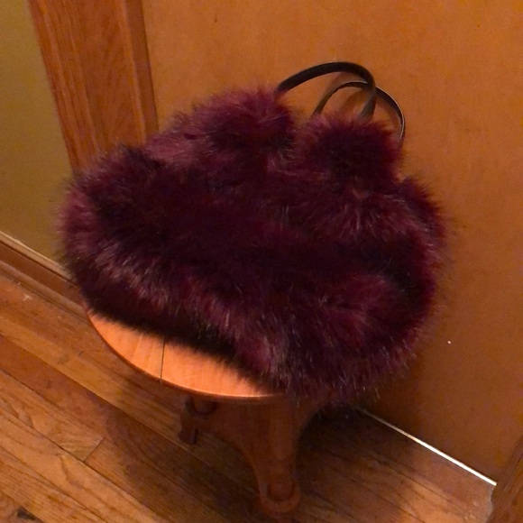 Burgundy faux fur bag - Picture 2 of 3
